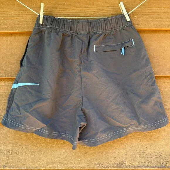 Nike Woman’s Running Gray With Pockets NWOT Shorts Size M - Picture 9 of 13